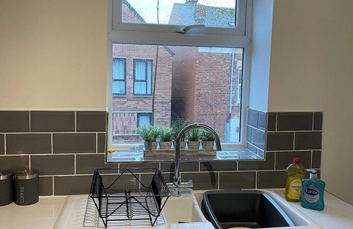 Gateshead Apartment | Saltwell Rd - 4 Bdrm 5 beds Great for contractors