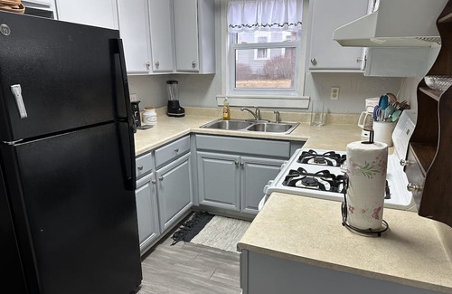 Ellsworth Apartment | The central retreat apartment. Pet-friendly