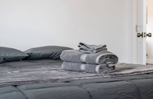 Bangor Apartment | Stunning Riverfront 2 Bed 1 Bath | Fast Wi-Fi