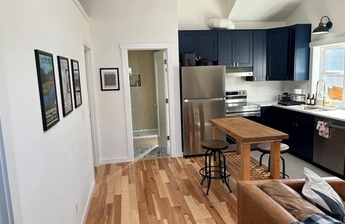 Hilltop House | Cozy M Street Carriage House