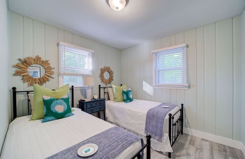 Muskegon House | Cottage Retreat Scenic Drive Resort 2