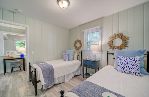 Muskegon House | Cottage Retreat Scenic Drive Resort 2