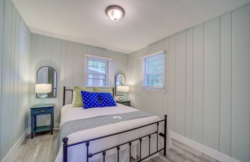 Muskegon House | Cottage Retreat Scenic Drive Resort 2