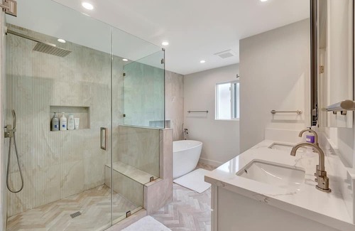 Bixby Knolls House | New Reno 3 BD Home - Pool - EV Charger