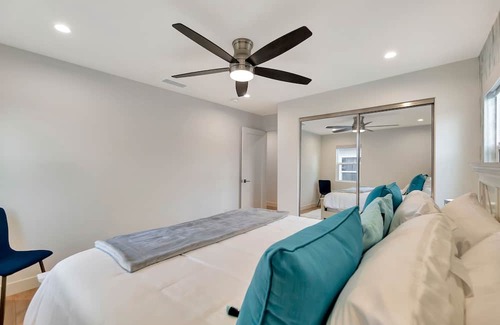 Bixby Knolls House | New Reno 3 BD Home - Pool - EV Charger