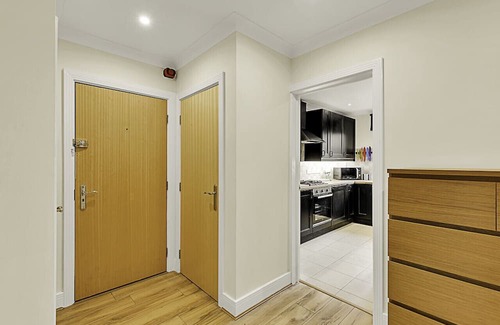 Abbey Apartment | Charming Centrally Located Wimbledon Flat