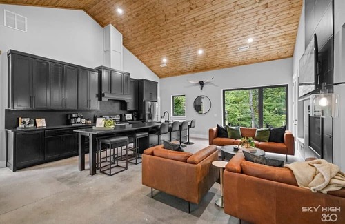 Rogers Cabin | Beaver Lake Luxury Cabin | Private Pool & Hot Tub