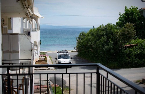 Nea Potidaia Apartment | Filrose Sea View Apartment by RentalsPro