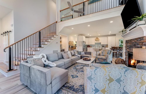 Hartwell House | The Elm Cottage - Amazing Lakehouse