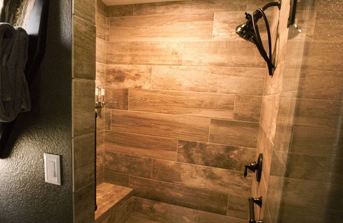 Camp Verde House | Camp Verde Retreat Unwind in our warm haven, hot tub under the stars.