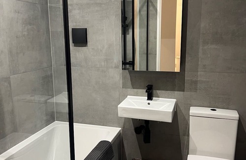 Hertford House | Newly renovated Modern 3-Bedroom House