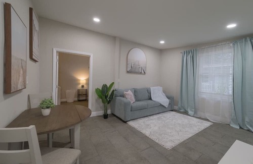 Englewood Park House | Comfortable 1 bedroom home
