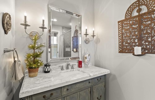 Paris House | 5 bedroom Farm Stay in Lexington! Experience Bloom & Berry Farm!
