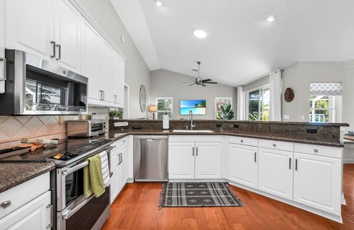 Greenview Shores House | Wellington Polo Retreat | Family Poolside Bliss!