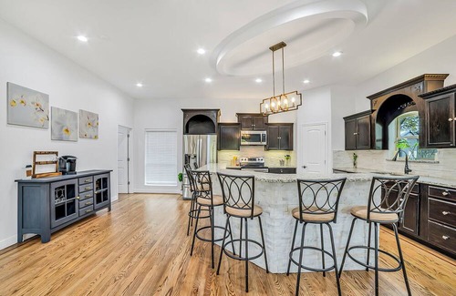 San Antonio House | Stunning and luxe ranch-style home with large patio, grill, air hockey, firepit