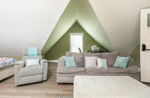 Roxbury Apartment | Cozy studio with AC and WiFi in fabulous Boston