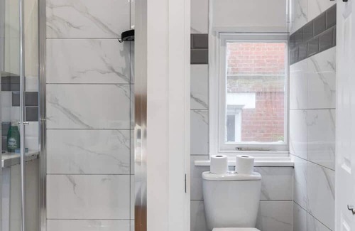 Crystal Palace Apartment | Cosy Living Experience