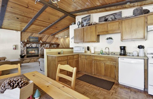 Sugarloaf Cabin | Sugar Bear Retreat- Adorable Big Bear Cottage