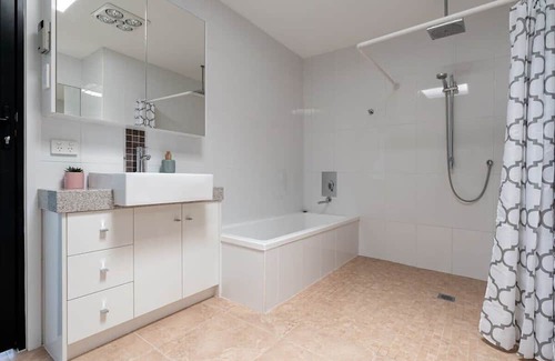 Hadspen Apartment | Hadspen Riverview Retreat: Waratah House