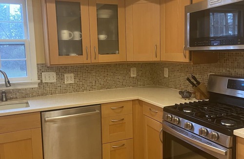 Falls Church House | Easy Metro to DC from this SFH inside the Beltway in Falls Church City, VA