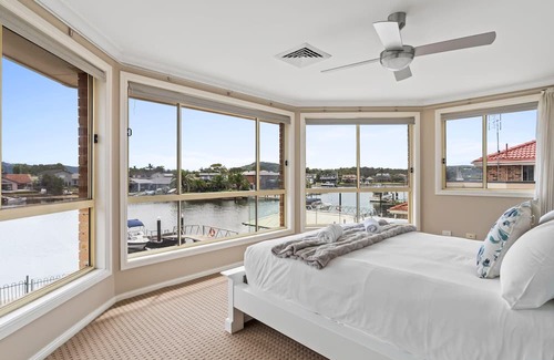 St Huberts Island House | Waterfront Luxury Pool-Spa-Jetty-Pool Table