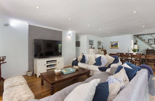 Constantia House | Constantia Manor - Four Bedroom House, Sleeps 8