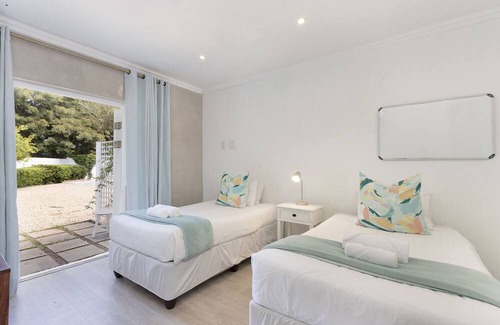 Constantia House | Constantia Manor - Four Bedroom House, Sleeps 8