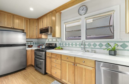 Belmont Shore House | Belmont Shore Retreat - Block from Beach