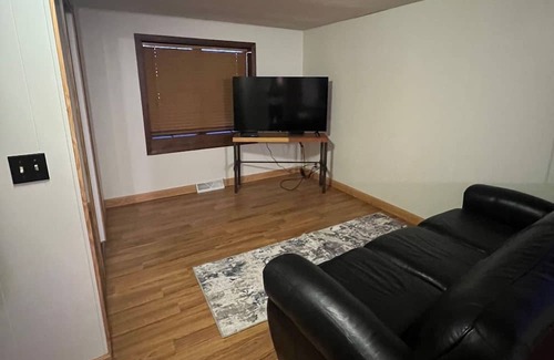 Onalaska Cottage | 2bed/1bath cottage overlooking Lake Onalaska + housekeeping + fish-cleaning room