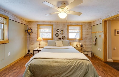 Malone Cottage | Farmhouse Cottage w/ Hot Tub, Near Titus Mountain!