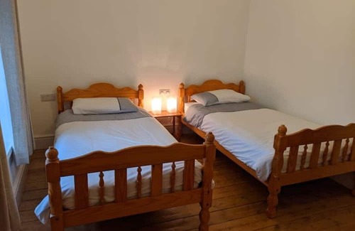 Capel-Curig Cottage | Stunning hot tub cottage with Snowdon views!