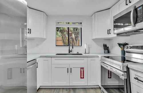 Sailboat Bend House | Las Olas Cabanas Unit #1 - Private Triplex Steps from Las Olas Blvd & Downtown