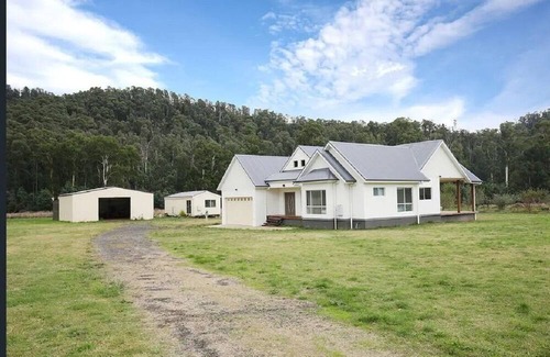 Marysville Other | Stunning Holiday Home Marysville Farm stay in Marysville, Australia