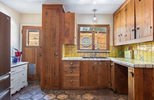 Mid-Wilshire House | Carmona by AvantStay | Chic Artist Home, Mid City