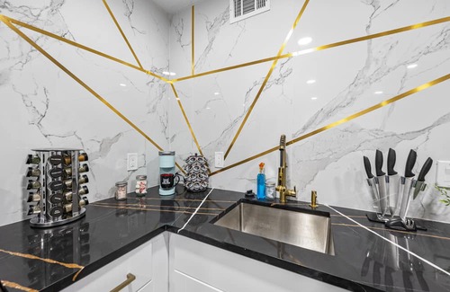 Boulevard Oaks Apartment | Pool in Montrose+MedCenter+Museum