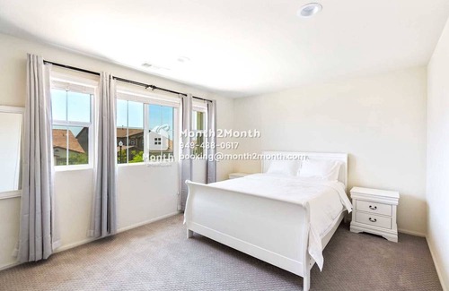 Ontario House | Villa On Bennington #41282