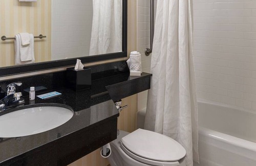 Sharonville Hotel | Chester Inn & Suites