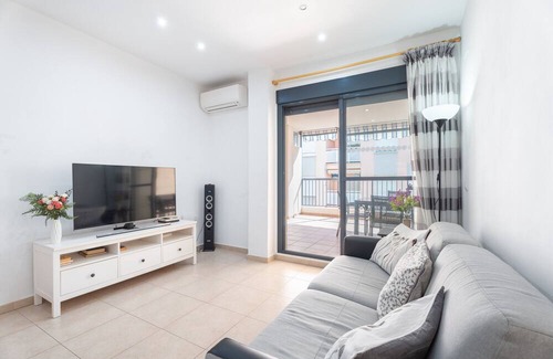 El Grau de Moncofa Apartment | Apartment "Acogedor a 100 m Playa" with Private Terrace & Wi-Fi