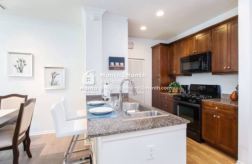 Airport Area House | Executive Suite on Scholarship #19