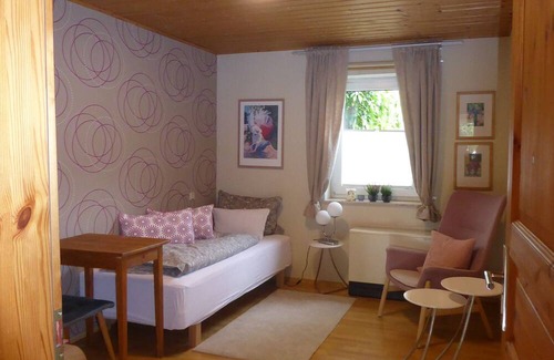 Rothhelmshausen House | Holiday Home "Ferienhaus 1" with Private Terrace & Wi-Fi