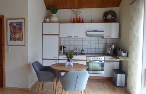 Rothhelmshausen House | Holiday Home "Ferienhaus 1" with Private Terrace & Wi-Fi