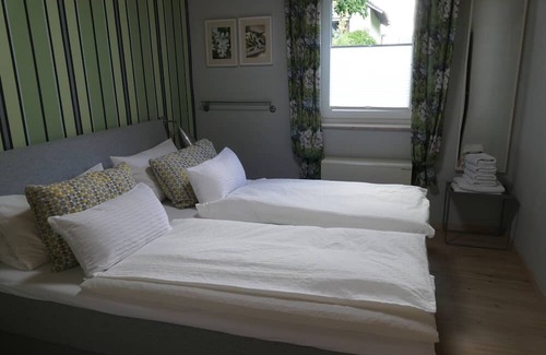 Rothhelmshausen House | Holiday Home "Ferienhaus 2" with Private Terrace & Wi-Fi