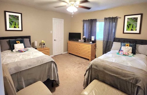 League City House | Luxury Family Oasis nr/ Galveston Beach! Near Water Park, Restaurants & Shopping