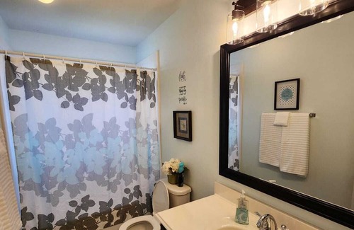 League City House | Luxury Family Oasis nr/ Galveston Beach! Near Water Park, Restaurants & Shopping