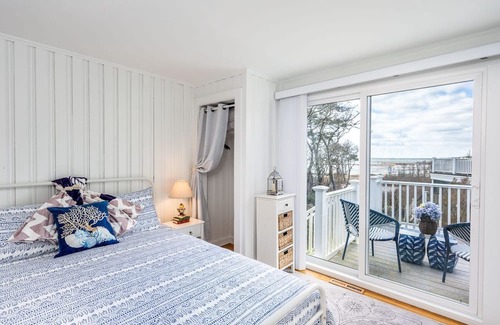 South Chatham Cottage | Waterviews and Short Walk to Nantucket Sound