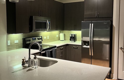 West End Apartment | Luxury Modern Downtown Getaway