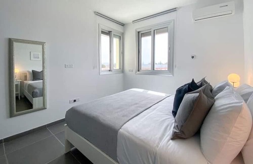 Strovolos Apartment | Phaedrus Living: Modern City Flat Strovolos 201