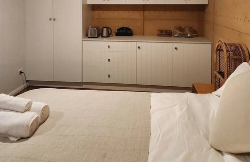 Narrawong Bed & Breakfast | Rammed Earth Farm Stay