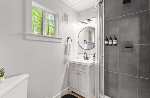 Ariel House | Elk Cabin near Lake Merwin + Hot Tub