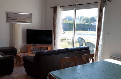 L'Aiguillon-sur-Vie Villa | Villa 'Calme' with Private Pool, Private Terrace and Wi-Fi